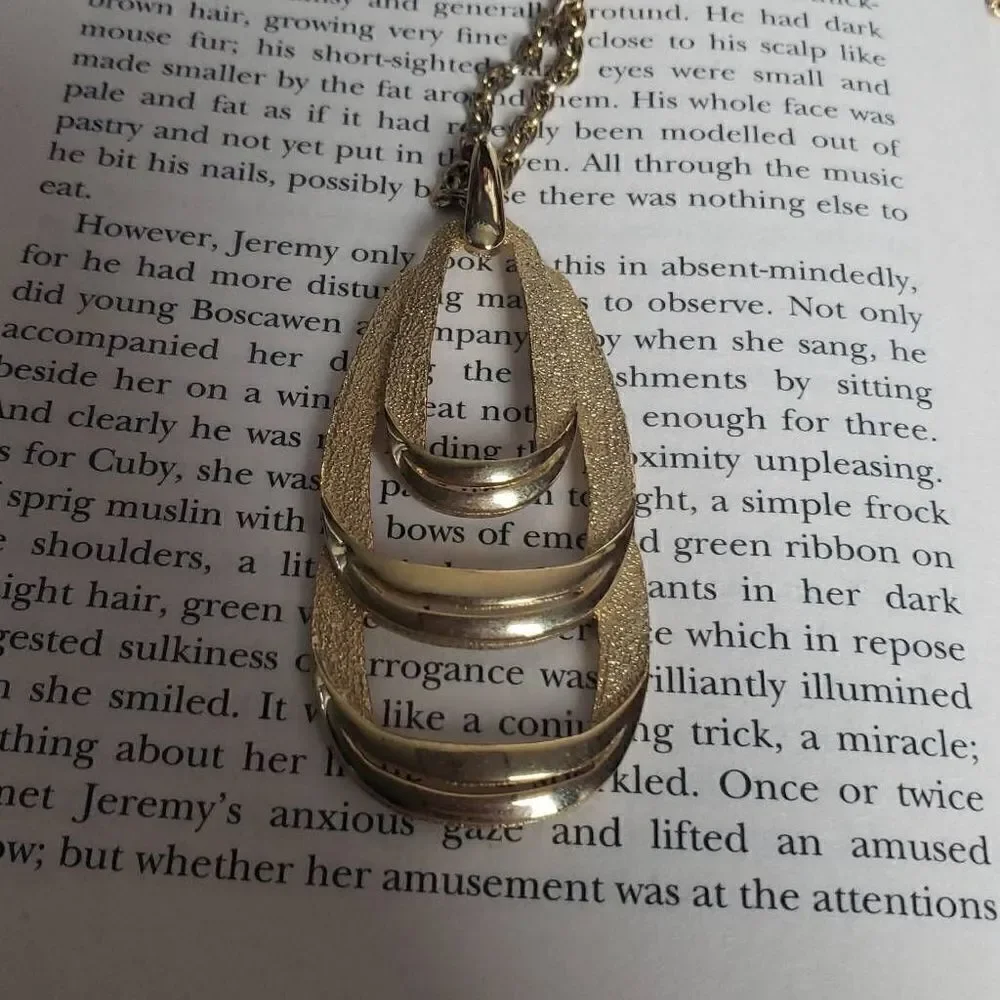 Vintage Gold Tone‎ Brushed Smooth Textures Pendant Necklace